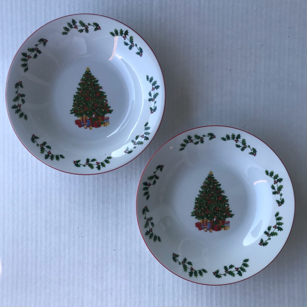 Set Of 2 Bowls By Holiday Time 8” NWOT